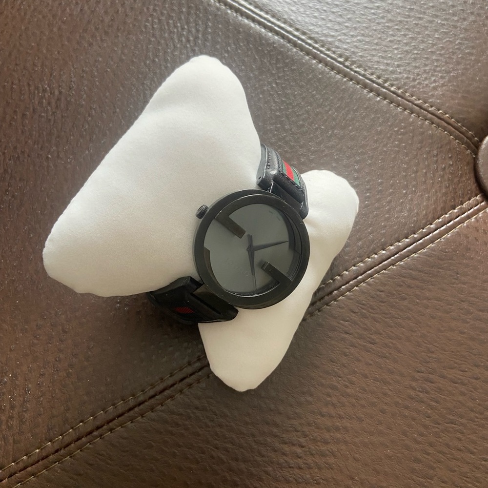 Gucci mens watch - Picture 4 of 11